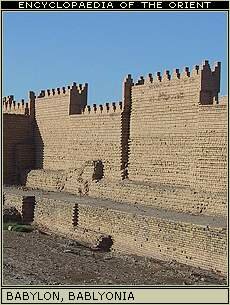 A section of the city walls that are among the best preserved from Babylon. Era of Nebuchadnezzar 2, around 600 BCE.