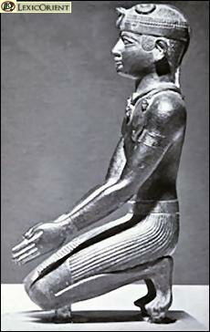 Statutte of knealing Shabaqo.
